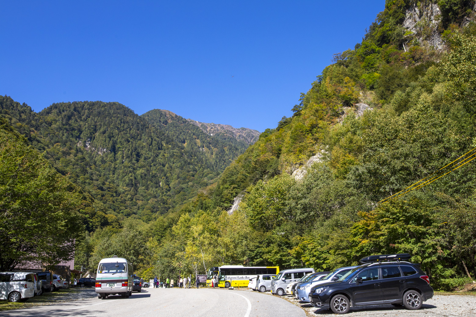 七倉山荘前の駐車場