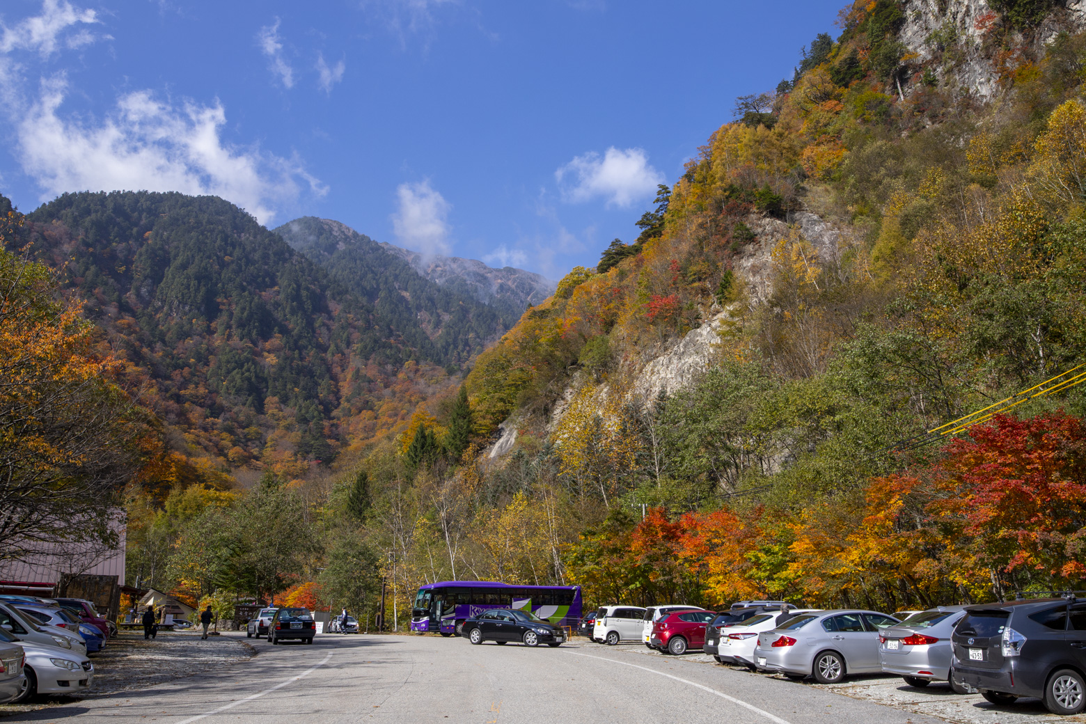 七倉山荘前の駐車場