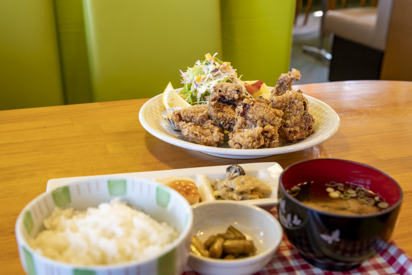 唐揚げ定食(1300円)